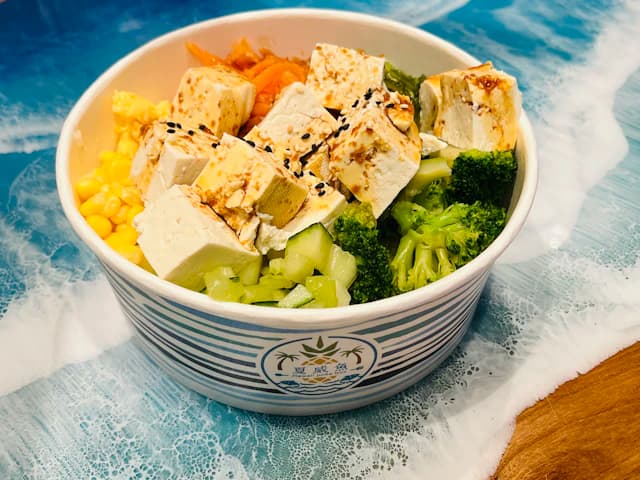 Tofu bowl with corn, broccoli and carrot — illustrative stock photograph
